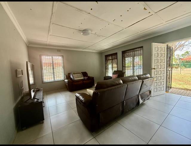 3 BEDROOM HOUSE FOR SALE IN VANDERBIJLPARK CW 5